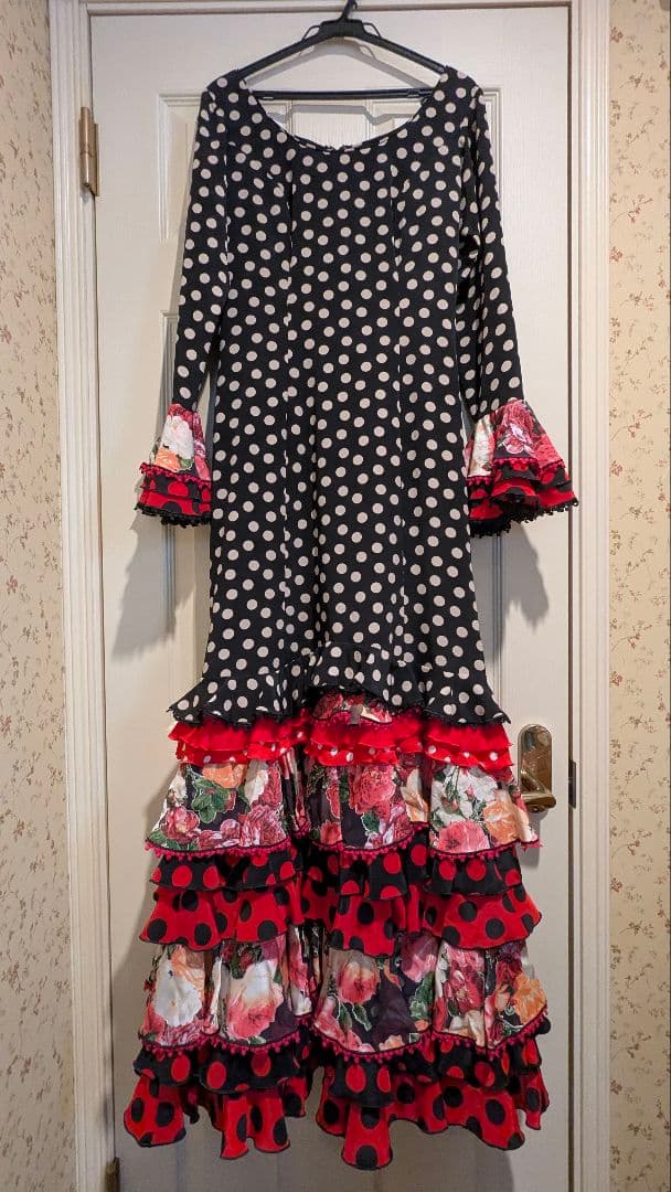 フラメンコ衣装　ソニアジョーンズ　水玉　花柄　赤　黒