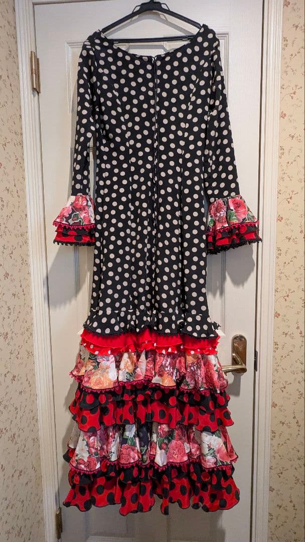 フラメンコ衣装　ソニアジョーンズ　水玉　花柄　赤　黒