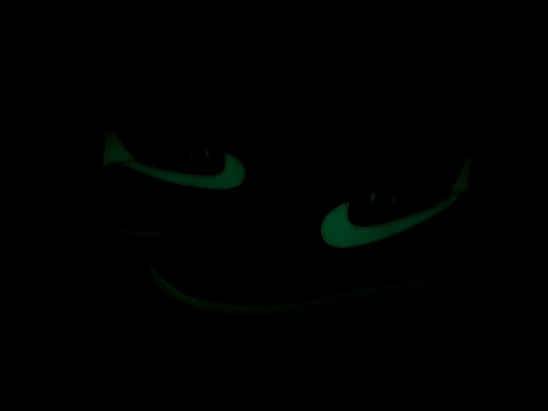 Nike Air Force 1 ホワイト ゴールド 蓄光