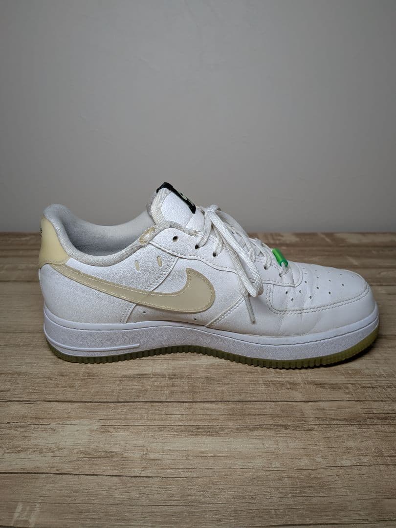 Nike Air Force 1 ホワイト ゴールド 蓄光