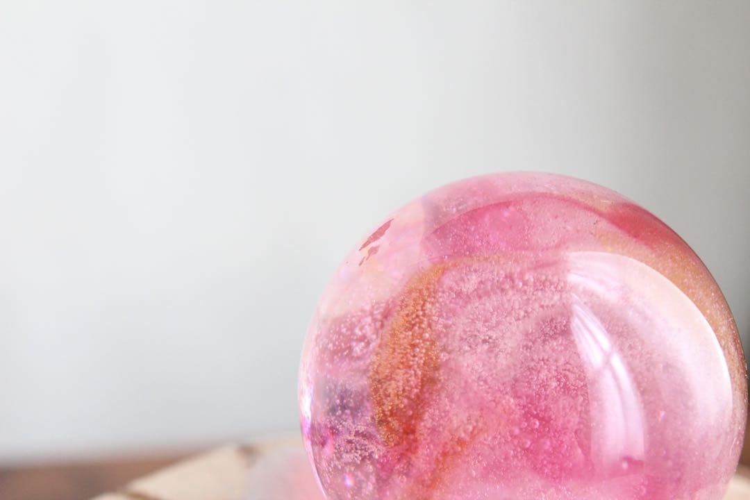 【訳あり】シエラネバダ産アンダラクリスタル　スフィア　マルチカラー（ピンク系）