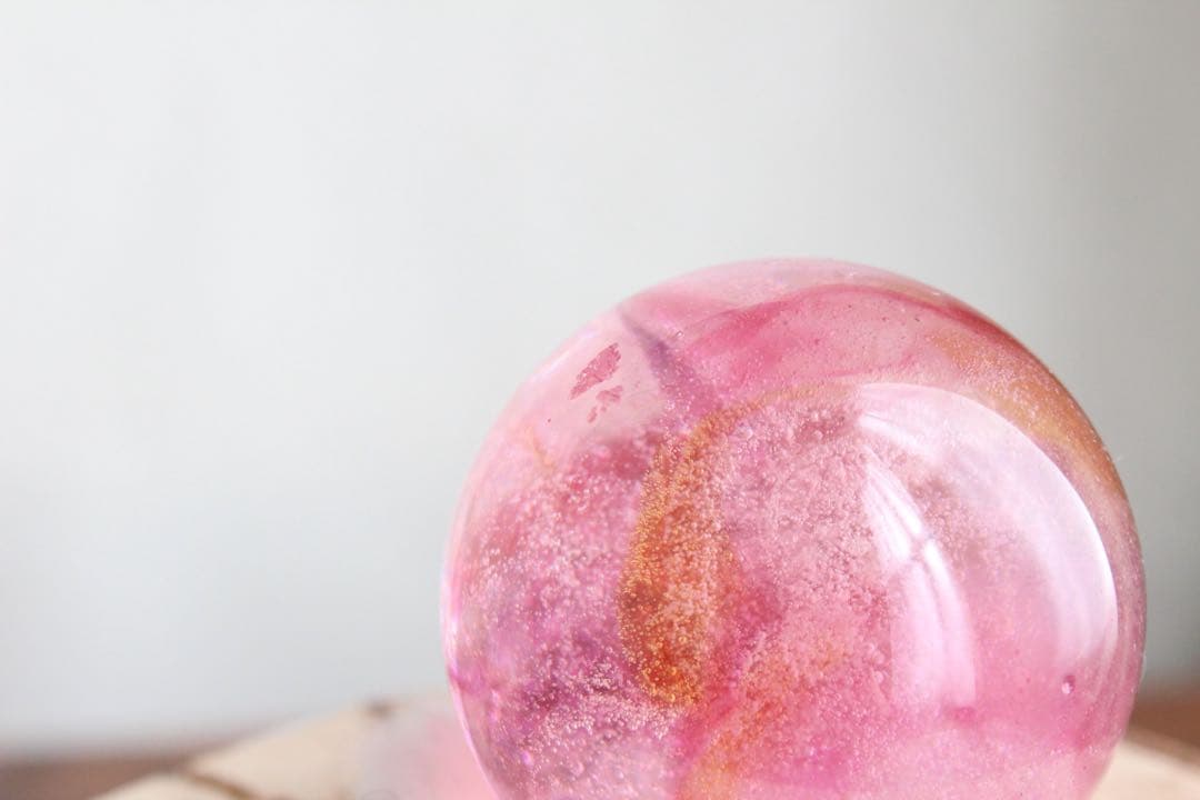 【訳あり】シエラネバダ産アンダラクリスタル　スフィア　マルチカラー（ピンク系）