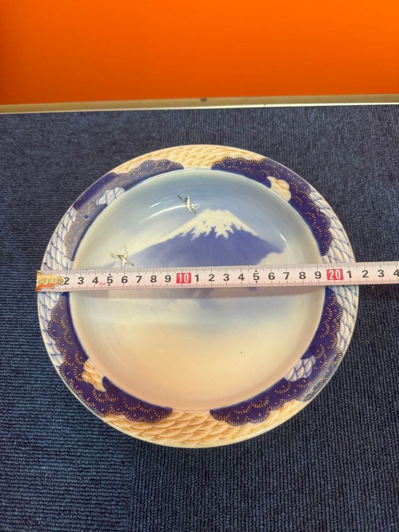2059  深川製磁　染錦富士に双鶴松絵　深鉢　時代物