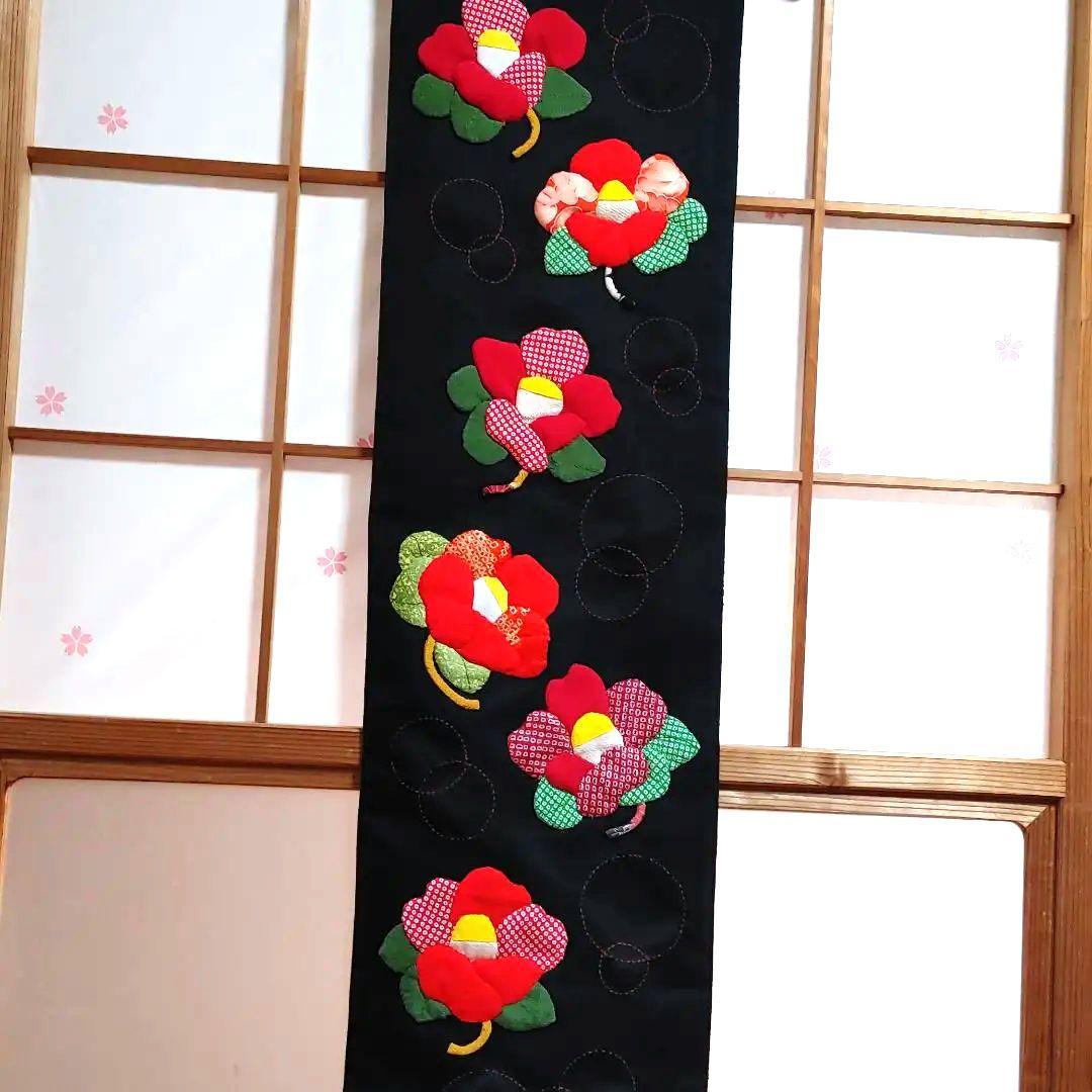 週末値下げ椿の壁飾りハンドメイドのタペストリー