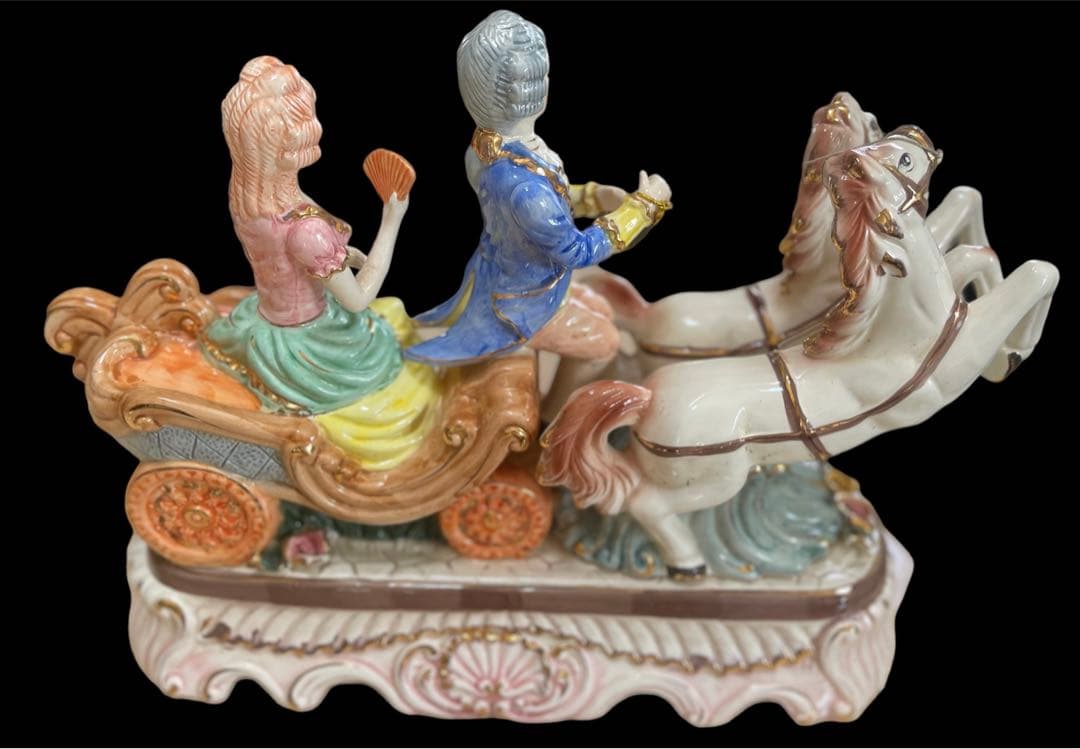 カポディモンテ　CAPODIMONTE 、馬車を引く紳士とプリンセス