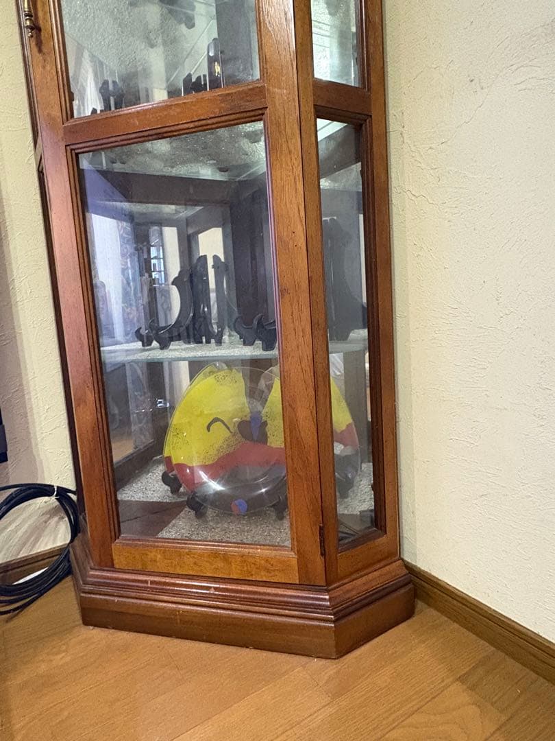 木製コーナーキャビネット ガラス扉付き