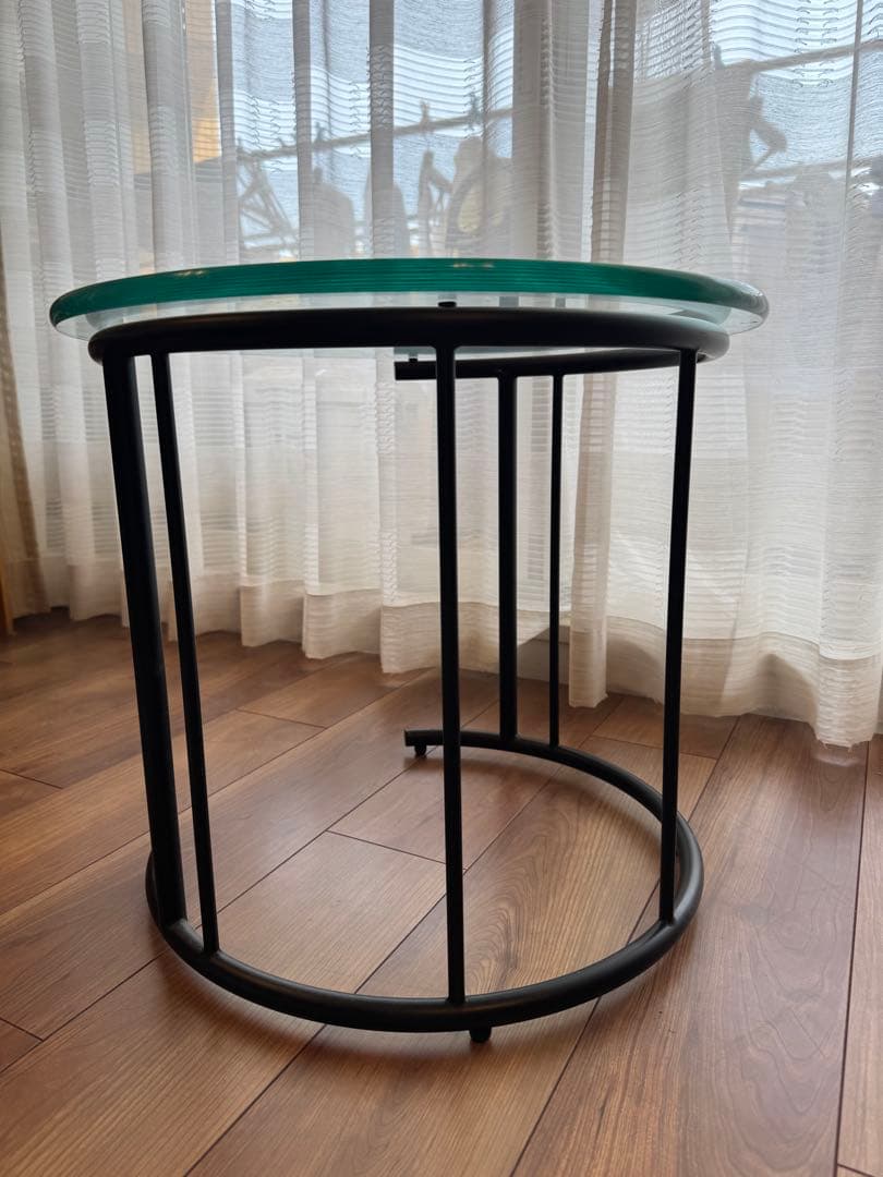円形ガラスのサイドテーブル（黒フレーム）