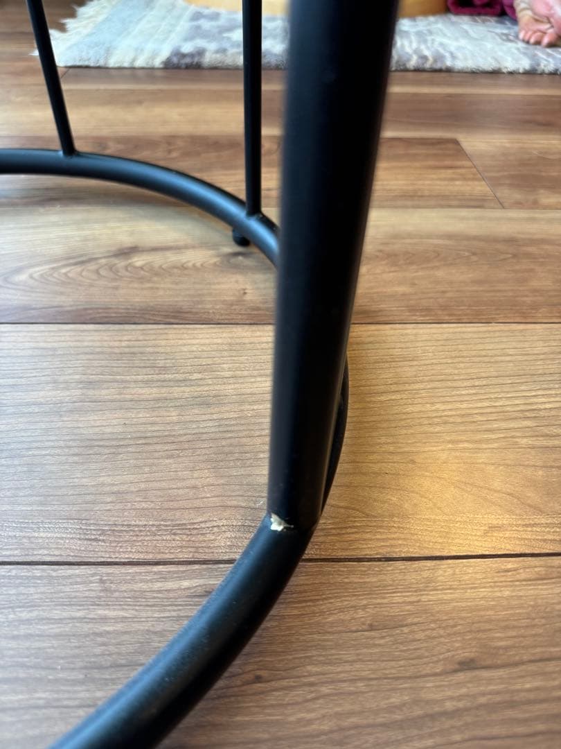 円形ガラスのサイドテーブル（黒フレーム）