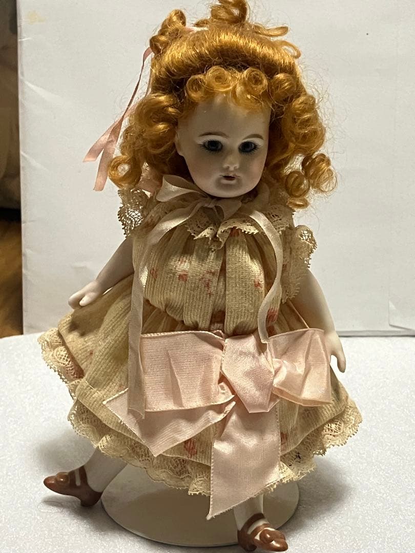ビスクドール　アンティークのコレクション用磁器人形 (Kemper かつら)