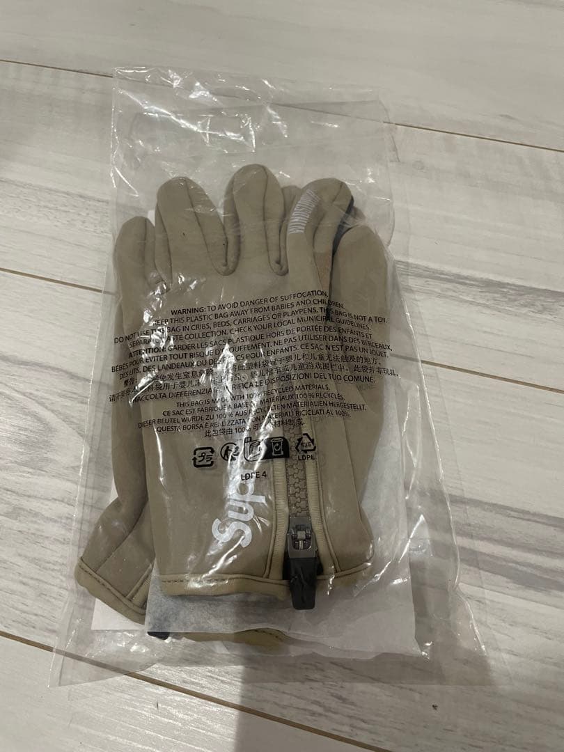 小物 Supreme WINDSTOPPER Zip Gloves \"Taupe\"