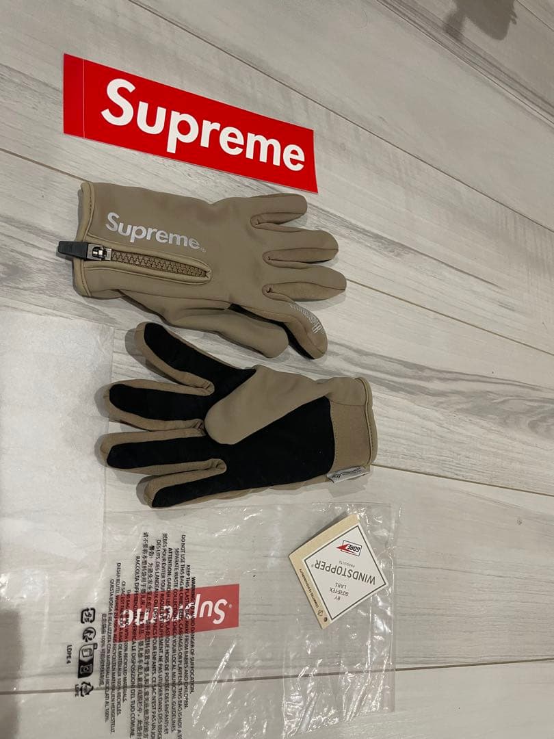 小物 Supreme WINDSTOPPER Zip Gloves \"Taupe\"