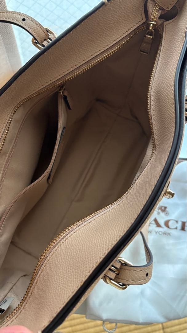 ベージュ レザートートバッグ