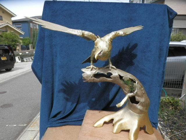 ゴールド松鷹（高47.5cm）鋳鉄製 鷹の置物14.6kg