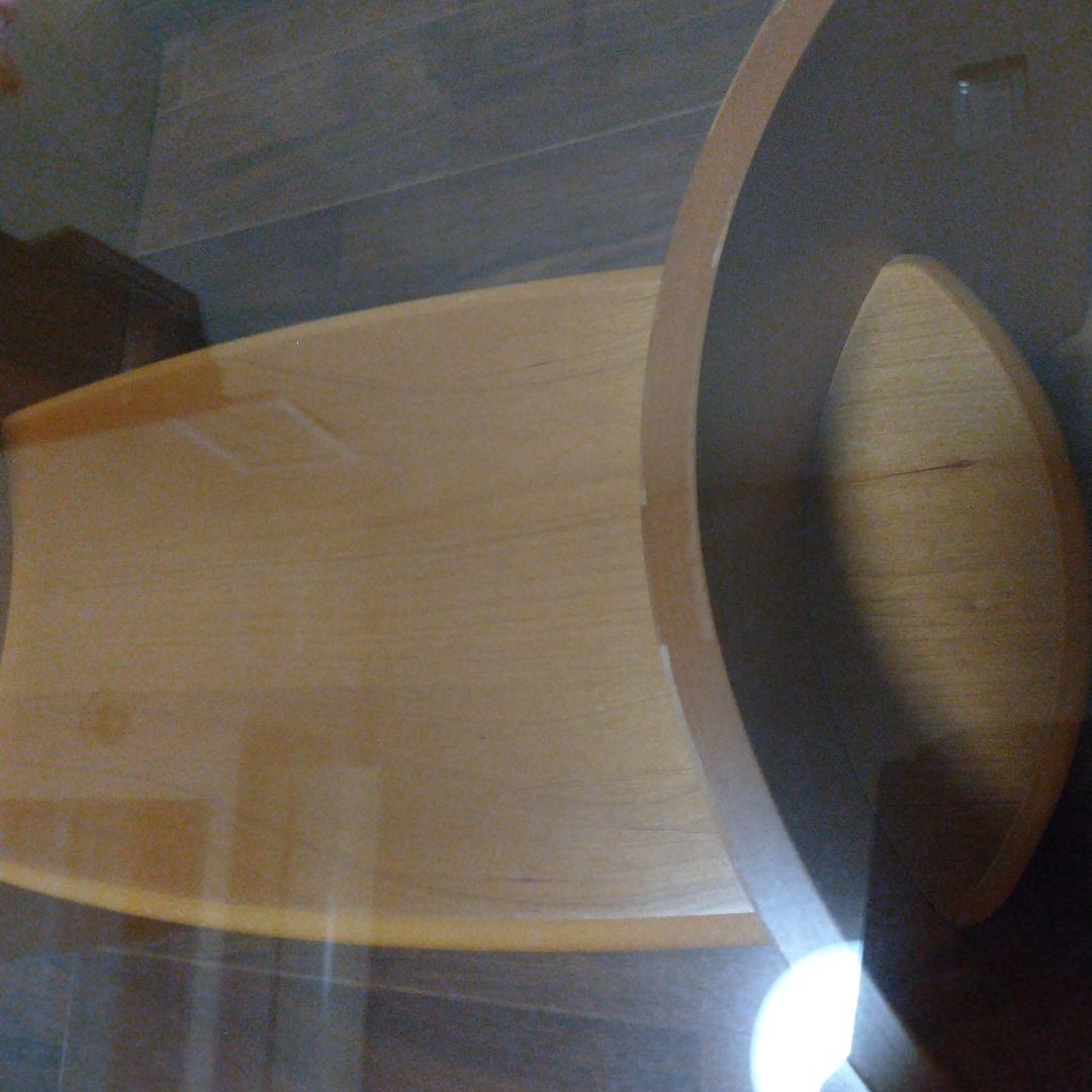 モダンな楕円形ガラステーブル