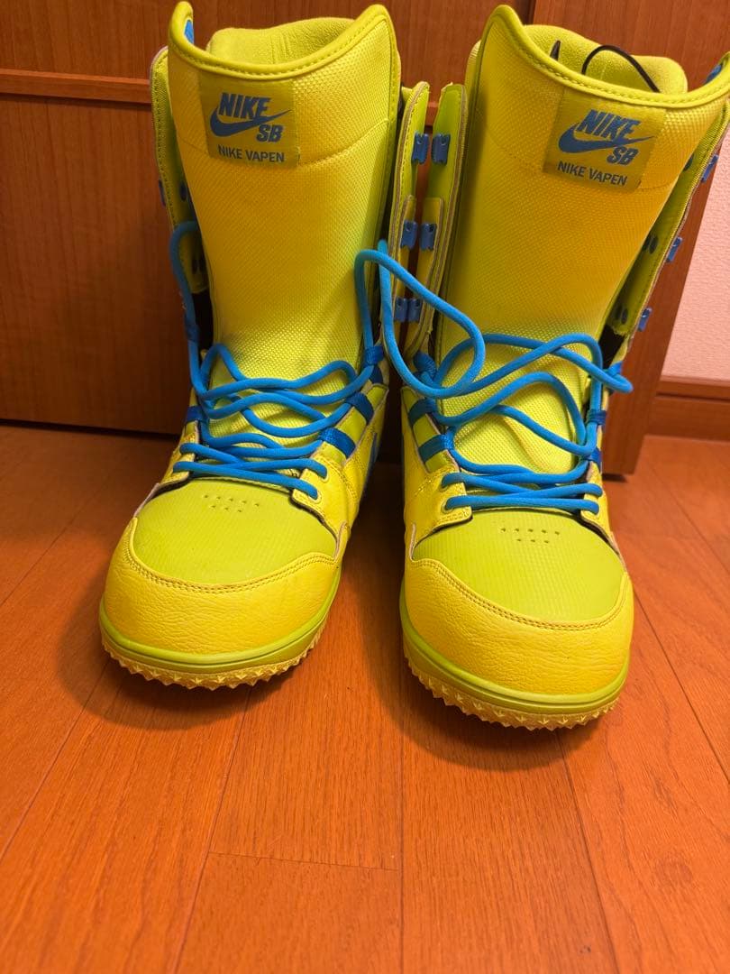 Nike スノーボードブーツ 蛍光イエロー　28.5センチ