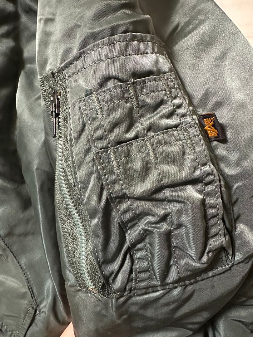 美品アルファインダストリーズ（ALPHA INDUSTRIES）製MA-1　L