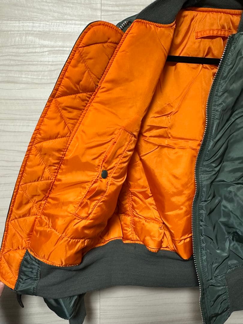 美品アルファインダストリーズ（ALPHA INDUSTRIES）製MA-1　L