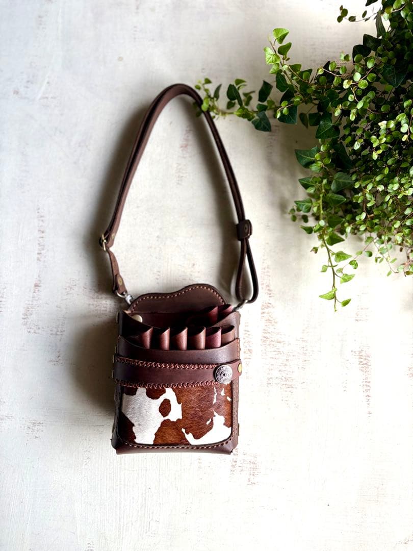 手染めブラウン、ハラコカウの大容量シザーケース