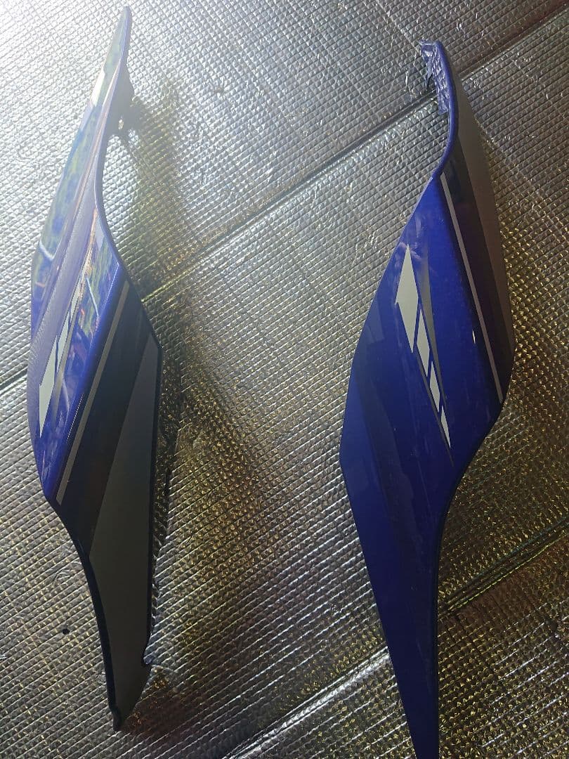 ヤマハ　YZF−R1 2CR 外装　純正　サイドカバー