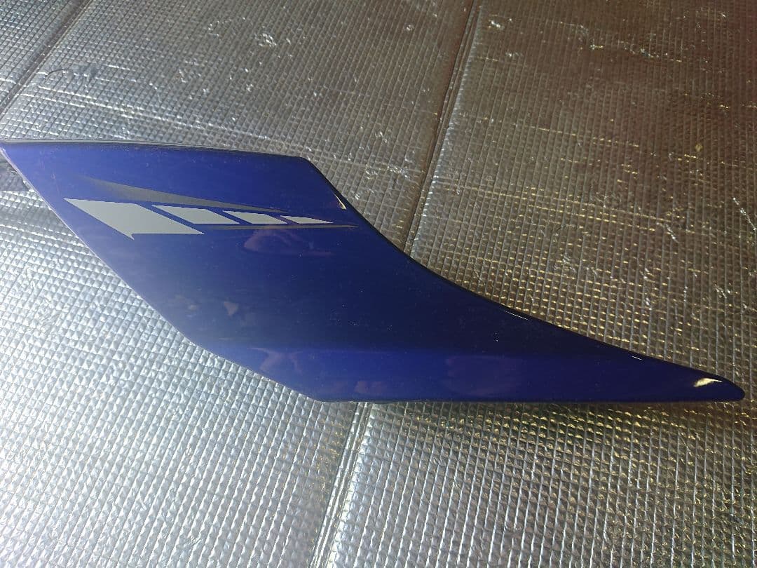 ヤマハ　YZF−R1 2CR 外装　純正　サイドカバー