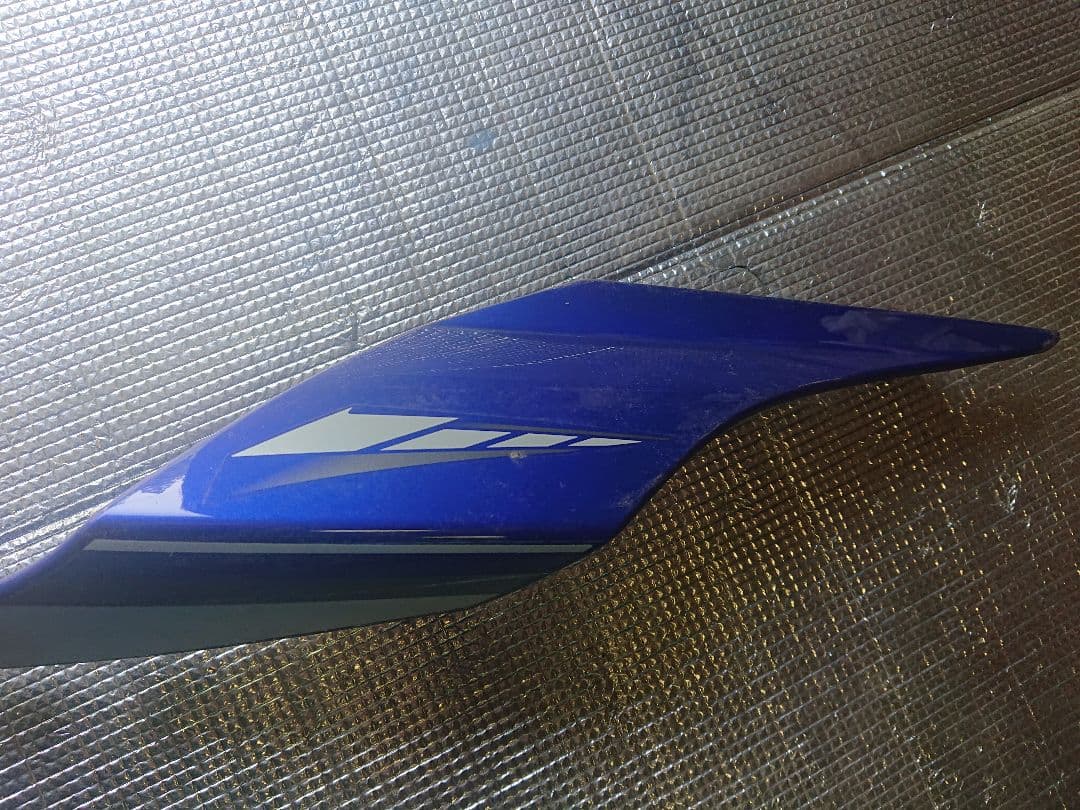 ヤマハ　YZF−R1 2CR 外装　純正　サイドカバー