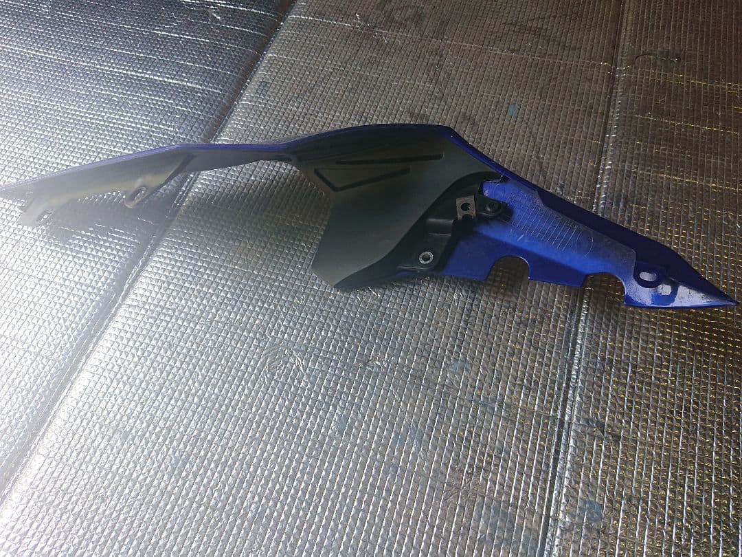 ヤマハ　YZF−R1 2CR 外装　純正　サイドカバー