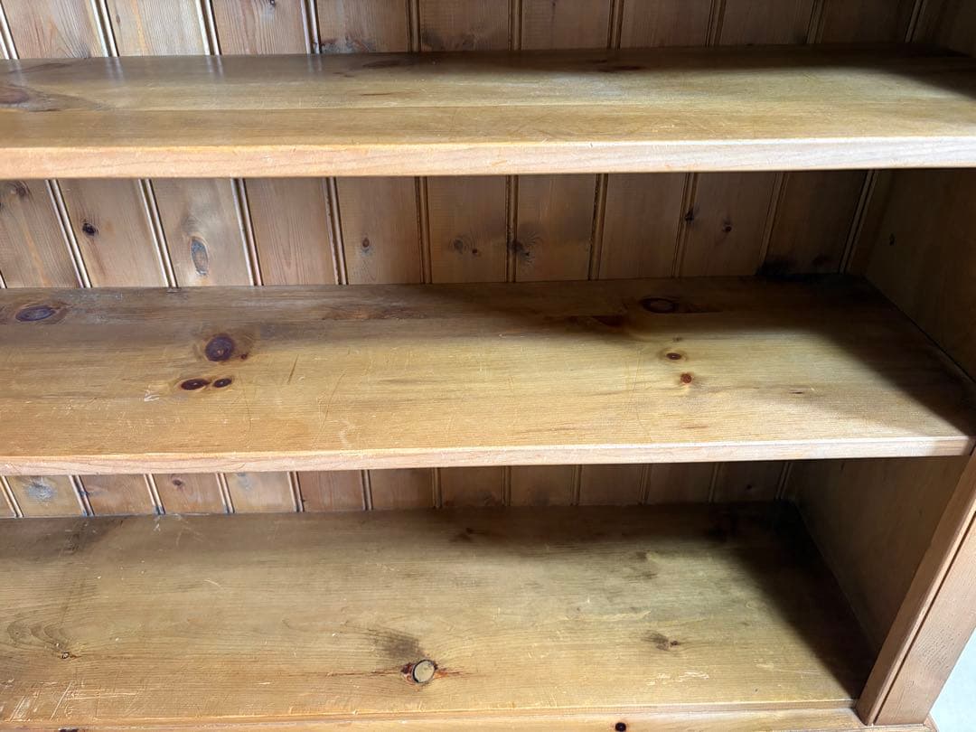 アンティーク風の本棚