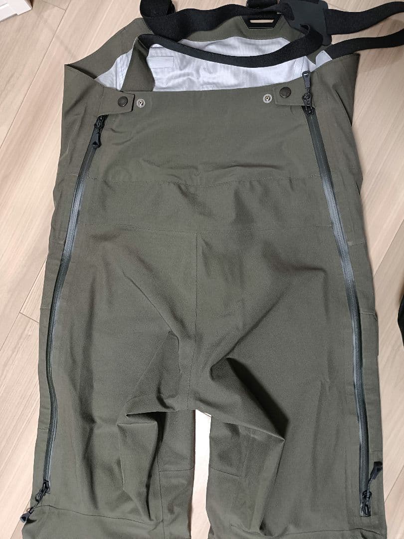 試着のみ RTG NS62204 WM 定価7万円　カーキ　ビブ パンツ