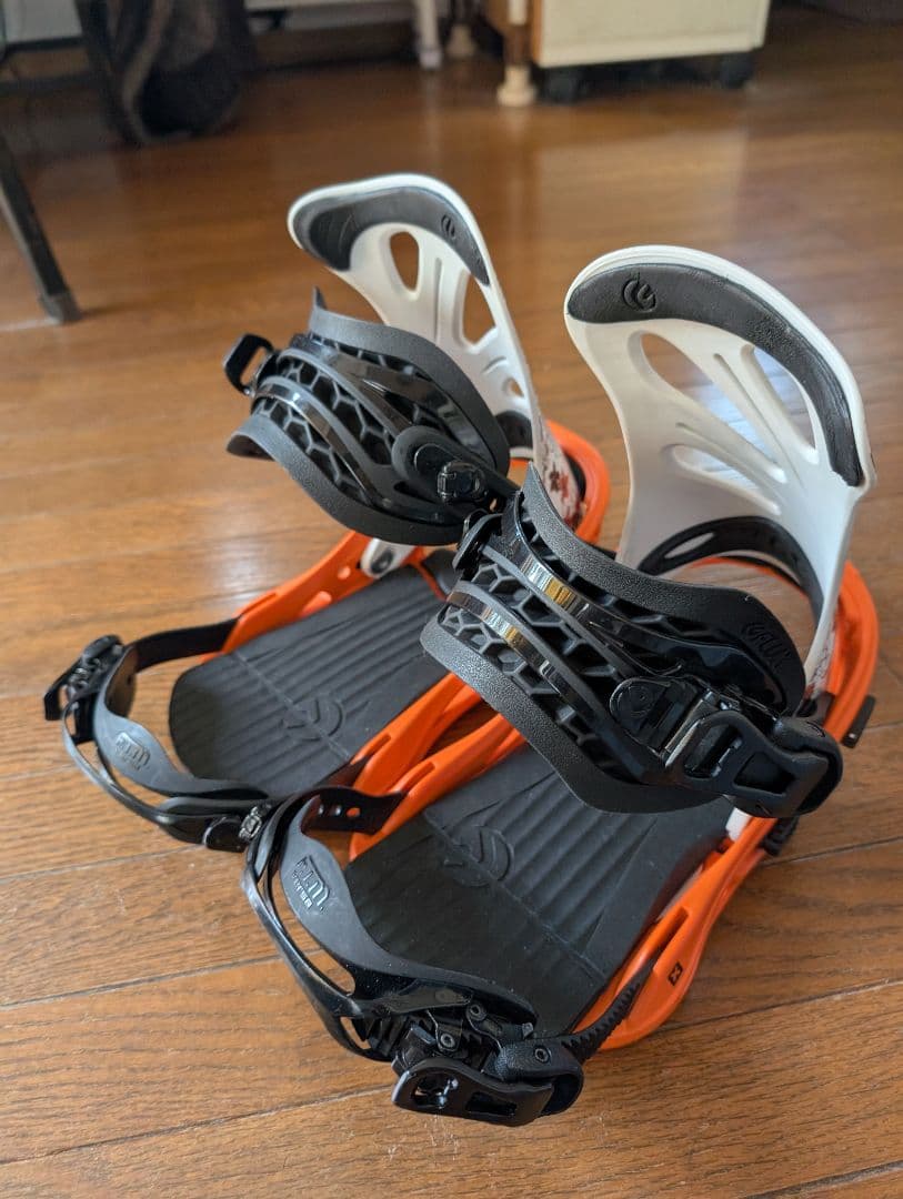 オレンジ 花柄 スノーボード ビンディング