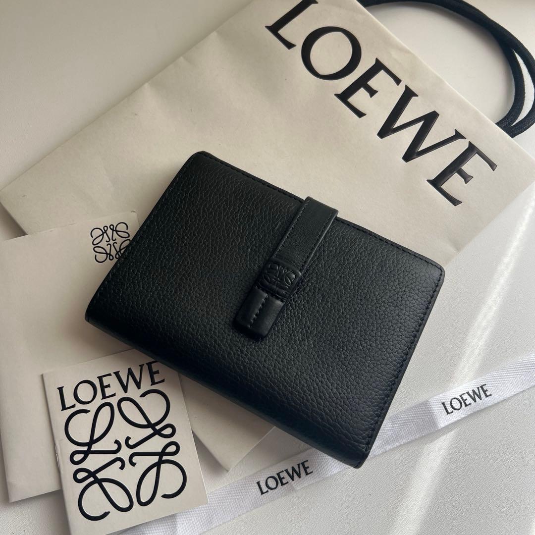 84 極上美品 LOEWE ロエベ 2つ折り財布