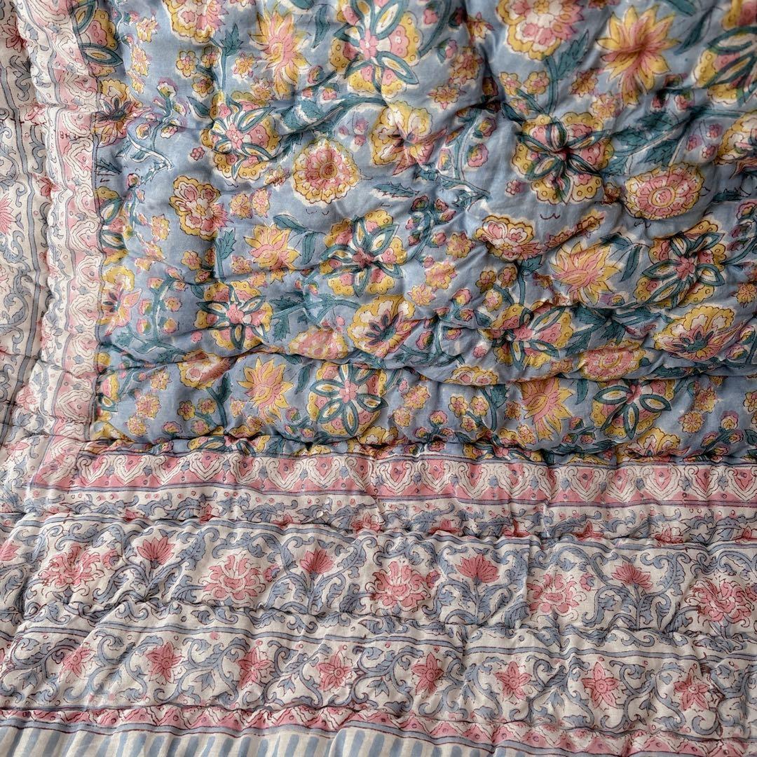 未使用※インド ブロックプリント 中綿入りキルト ベビーブルー　マルチカバーラグ