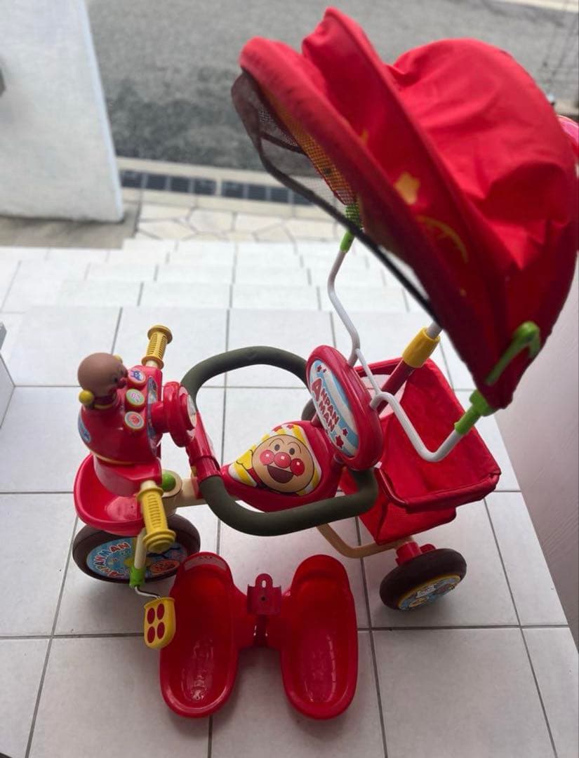 アンパンマン 三輪車 赤