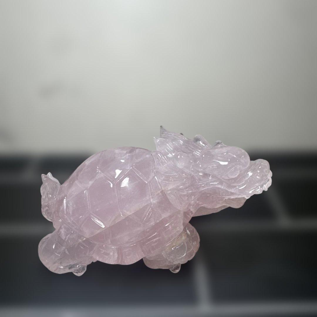 【高品質】ローズクォーツ 龍亀 彫刻 置物 縦6.5cm 横12.5cm 台座付