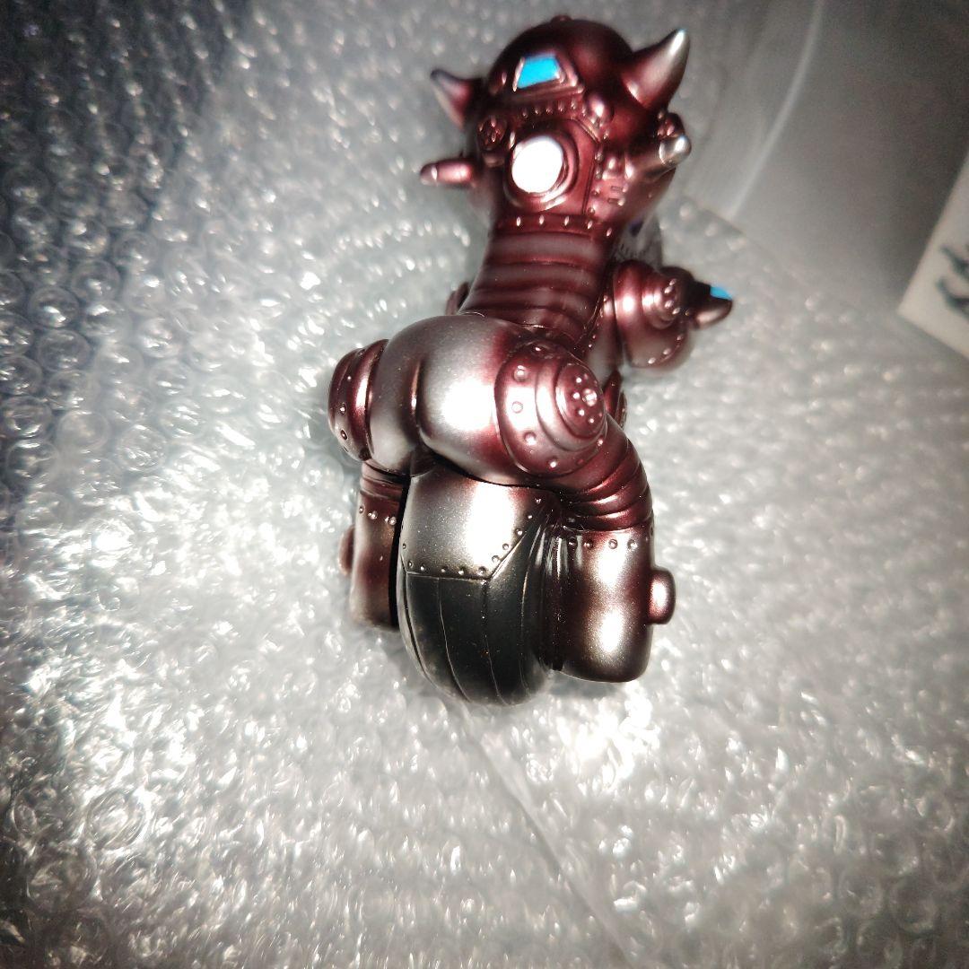 PILLS TOY　夢幻ロボット　人造人間　ソフビ　白