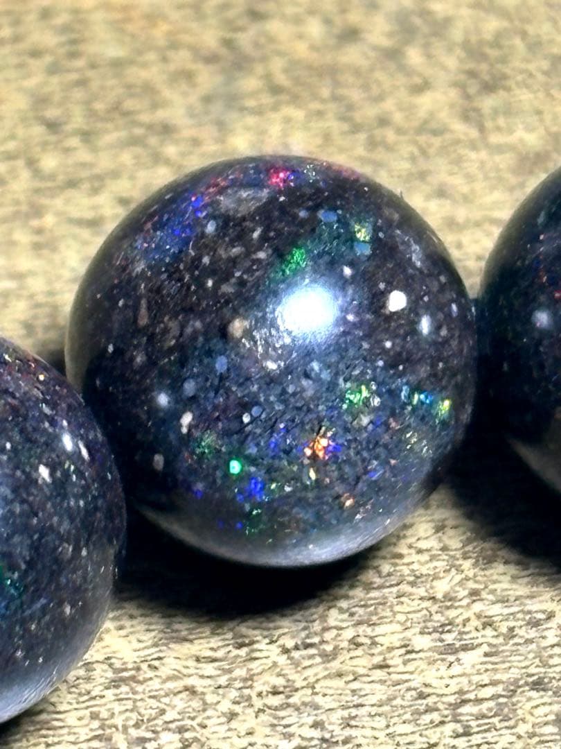 【新入荷】高品質　ブラックマトリックスオパールブレス10.2㎜（新品未使用）虹色