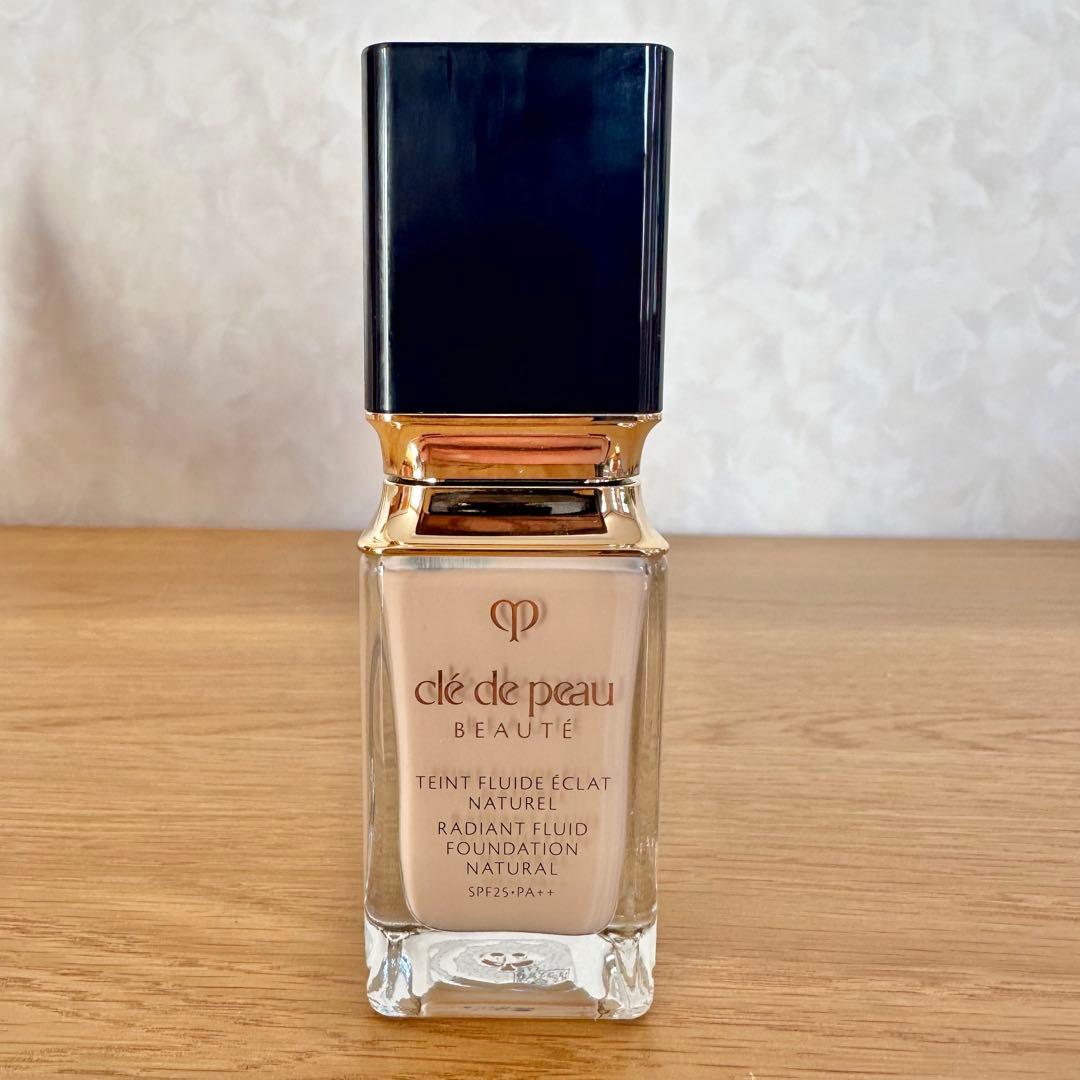 クレ・ド・ポーボーテ タンフリュイドエクラ ナチュレル オークル10