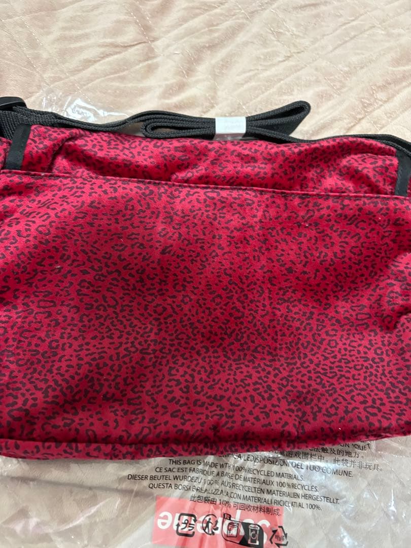 新品！Supreme Velvet Small Messenger Bag赤