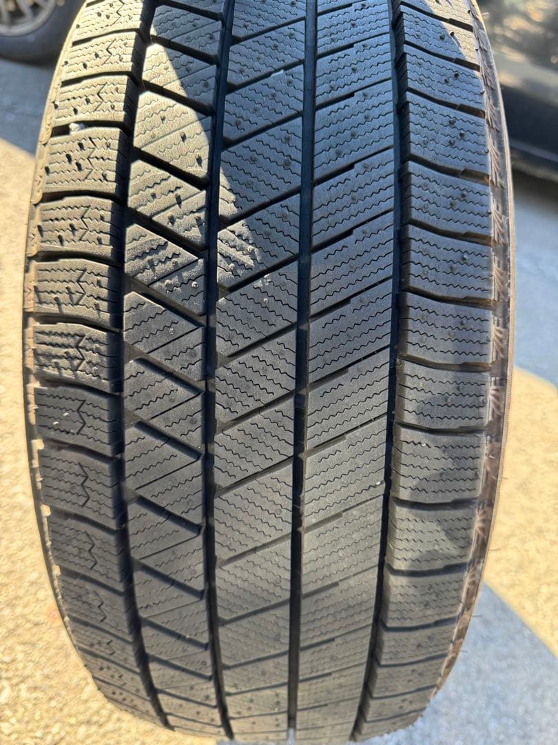 ブリザックVRX3 225/40 R18 2023年10月製スタッドレスタイヤ