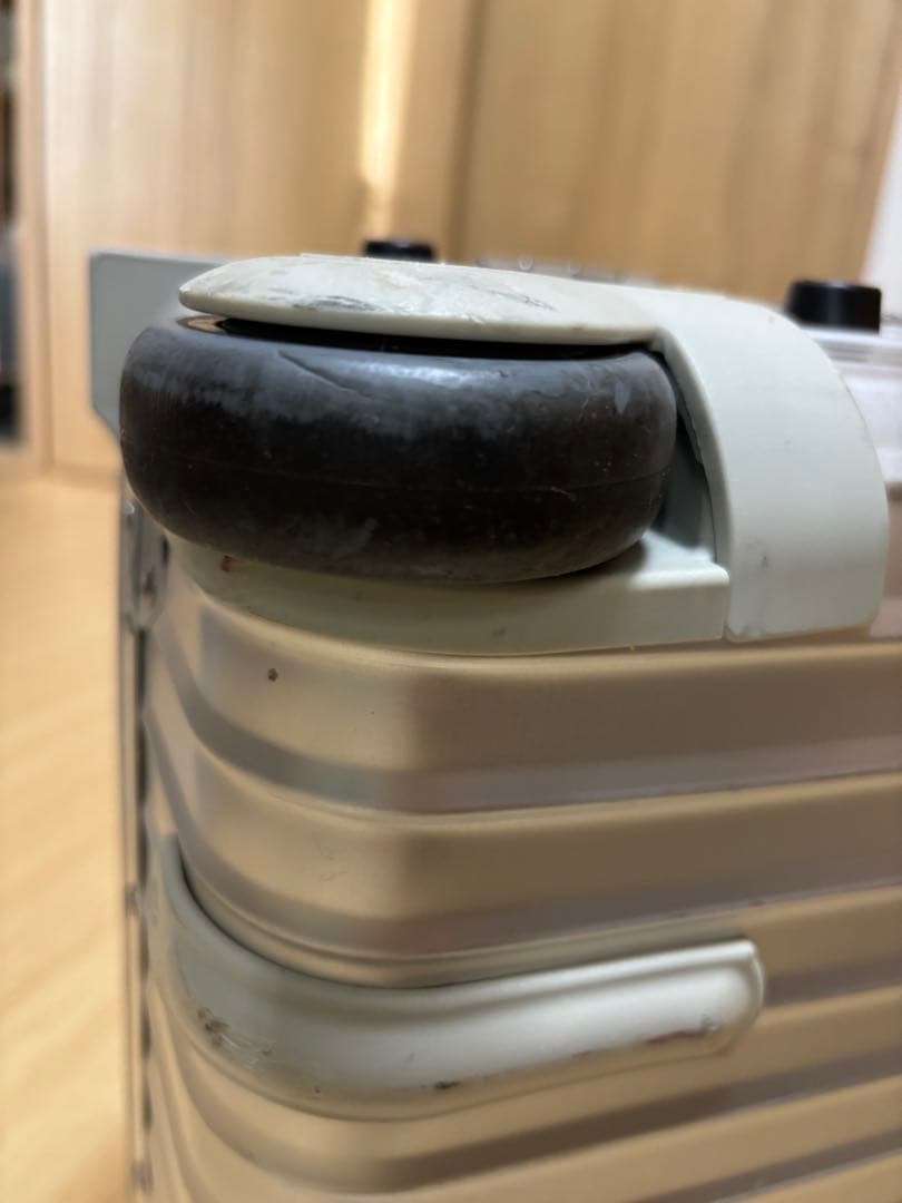 美品RIMOWA トパーズ 32L 2輪　機内持ち込み可