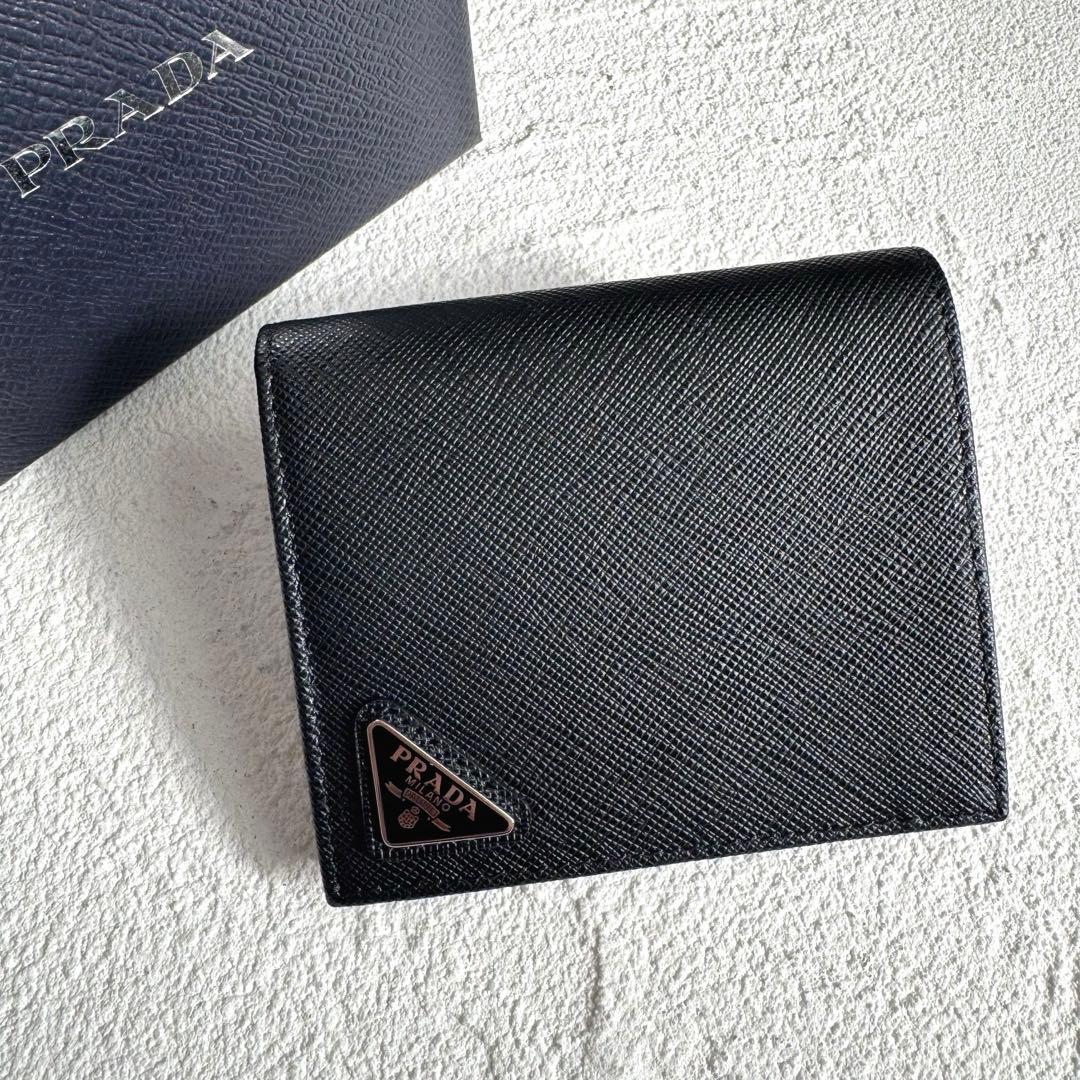 新品 PRADA プラダ サフィアーノレザー 二つ折り財布 ブラック