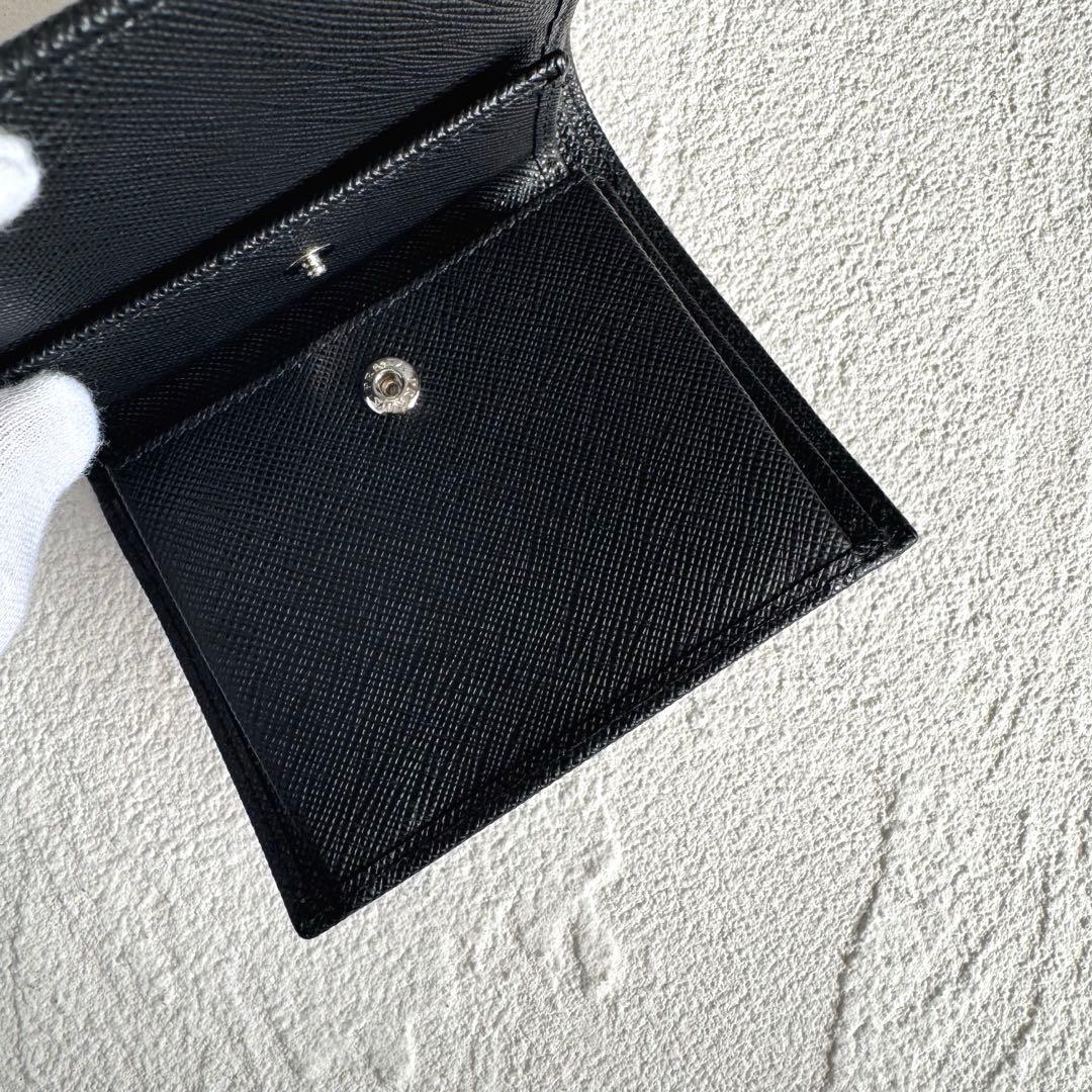 新品 PRADA プラダ サフィアーノレザー 二つ折り財布 ブラック