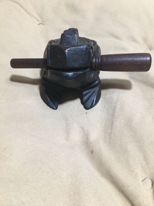 カエル木彫り　置物　インテリア