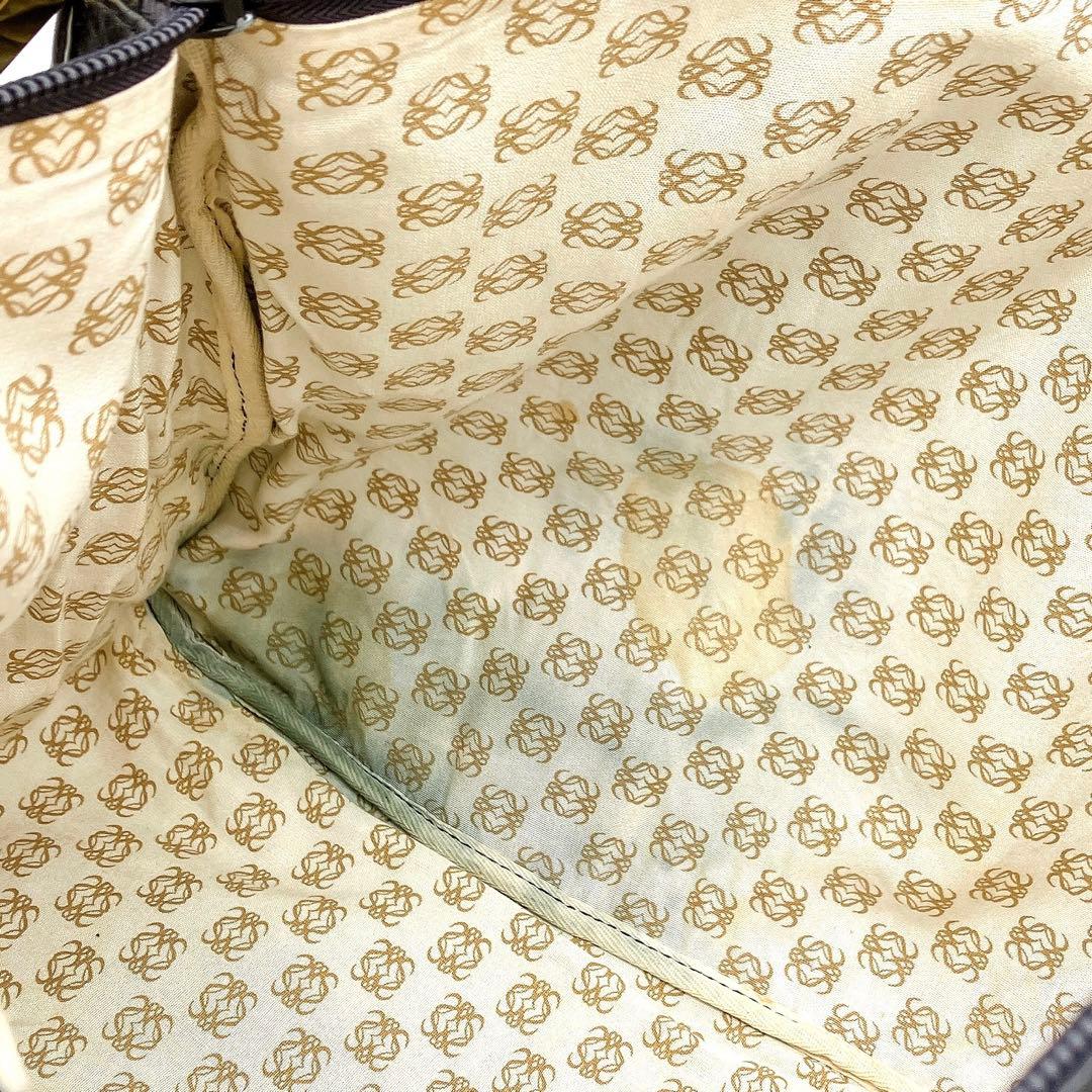 【LOEWE】ボストンバッグ　アナグラム型押し　柔らかレザー　ブラック　南京錠