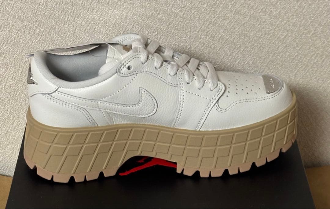 新品　ナイキ ウィメンズ　エア ジョーダン1 ブルックリン ローセイル厚底