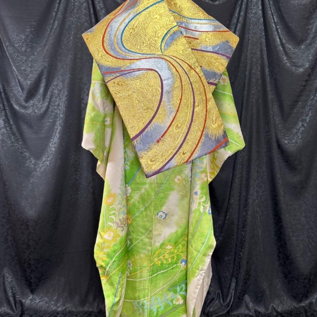 美品　孔雀　刺繍　駒刺繍　金彩　縮緬　地紋　逸品　振袖　※振袖・長襦袢のみ
