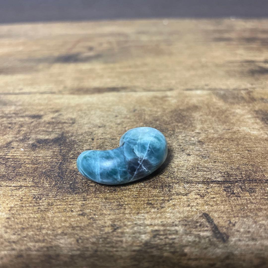 9g 茄子紺　勾玉　糸魚川　翡翠　青