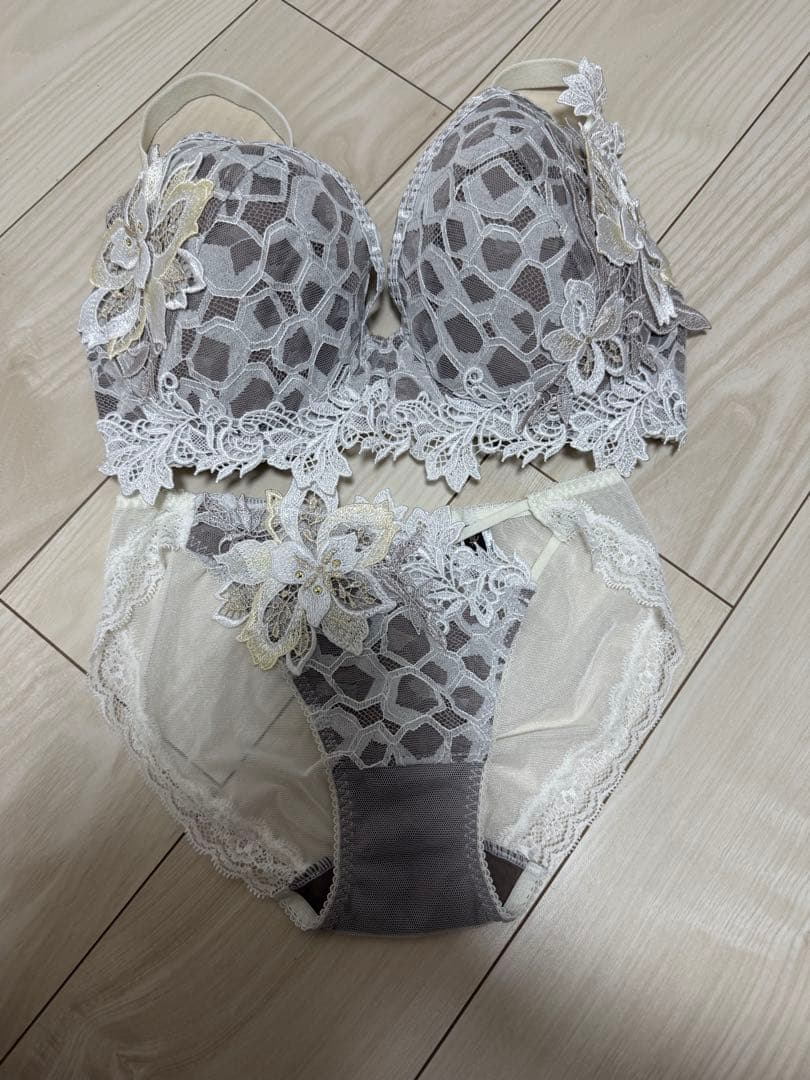 ワコール サルート H70 + ショーツM