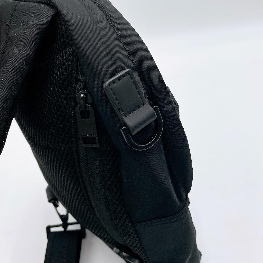 美品 DIESEL RUTENYO ボディバッグ ワンショルダーブラックf418