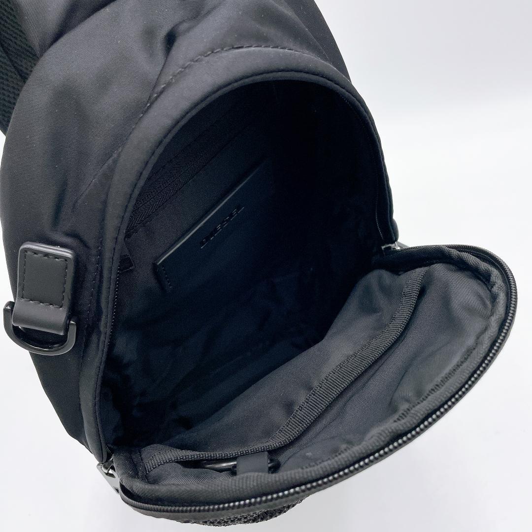 美品 DIESEL RUTENYO ボディバッグ ワンショルダーブラックf418