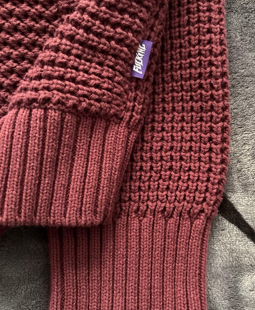 FUCKING AWESOME LIBRARY SWEATER ピンズ付き